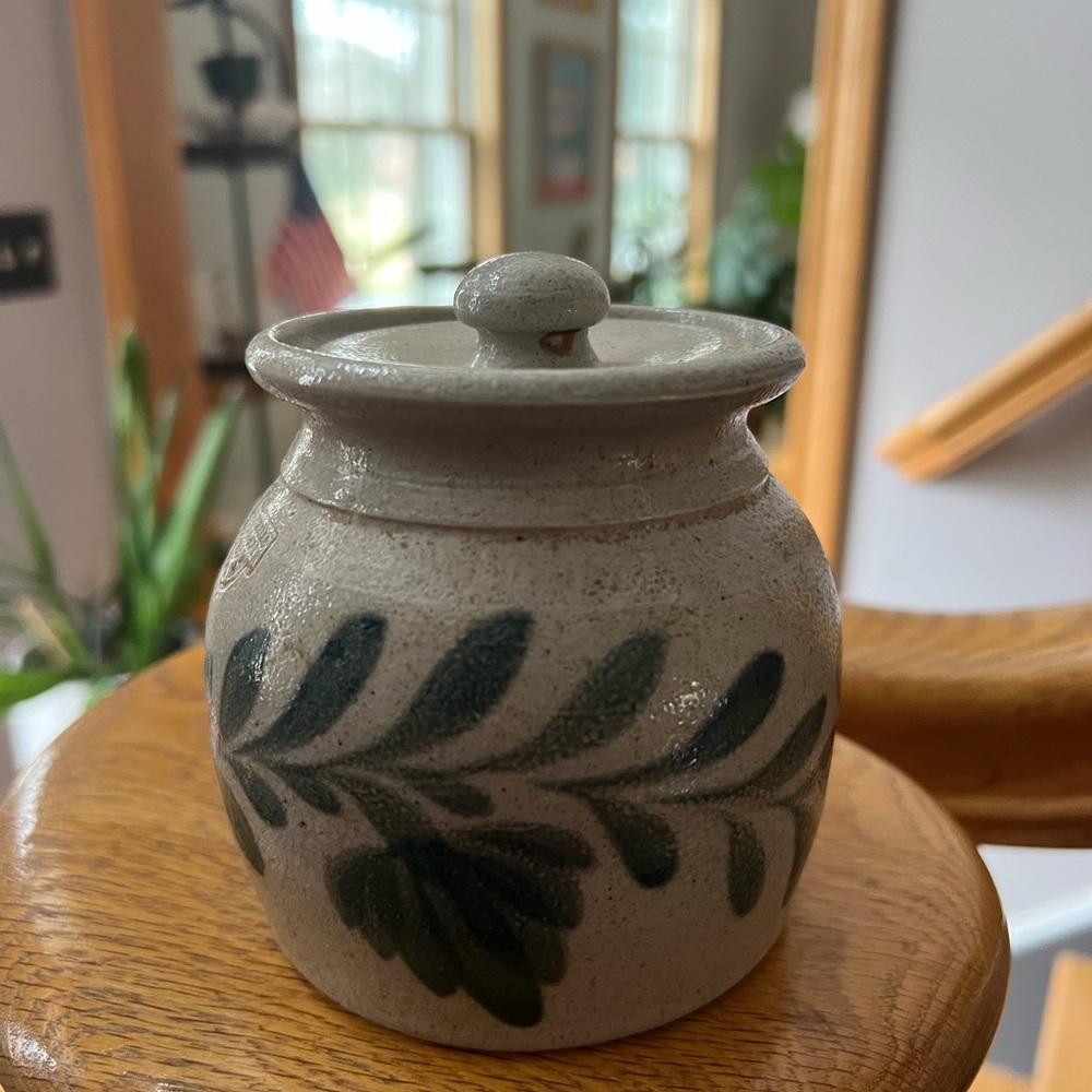 Salmon Falls Stoneware 1999 sugar bowl with lid green vine vintage rare